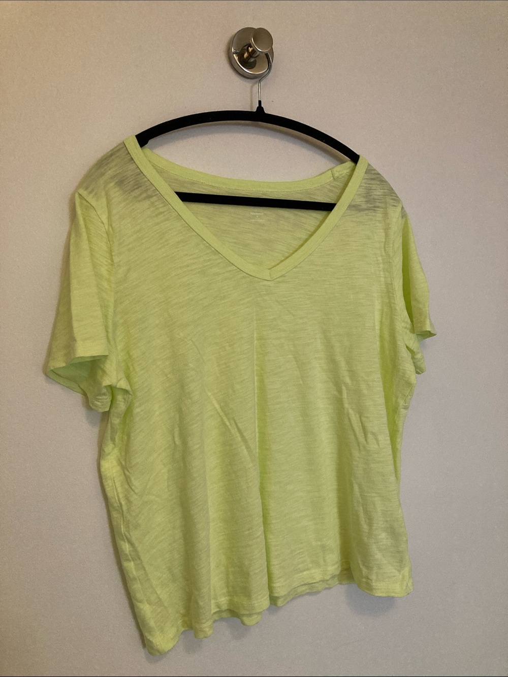 💚 [3/$10] Lime Green V-Neck Tee
